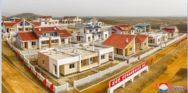 朝鲜江原道黄海南北道一些农村迎来乔迁之喜