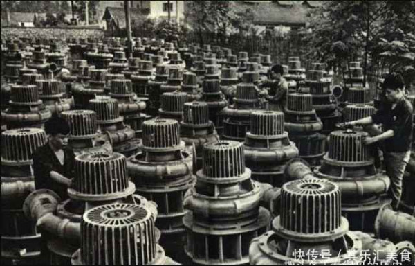 70年代老照片 在支援农业战线上