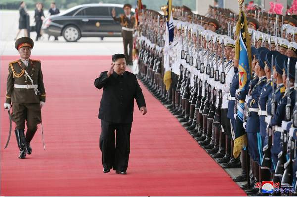 朝鲜劳动党总书记、朝鲜民主主义人民共和国国务委员长金正恩同志从平壤启程出访俄罗斯
