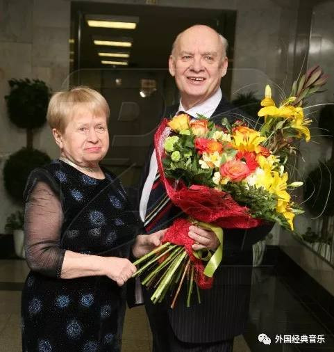俄罗斯《我苦难的祖国》,这新时代歌曲竟然充满前苏联曲风