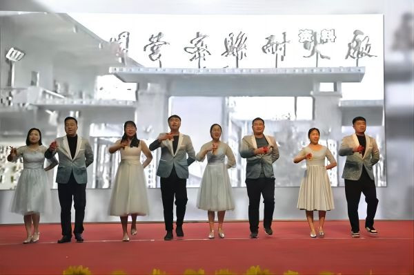 濮耐股份环保耐材事业部·新密市红色文化促进会举行庆祝毛主席诞辰130周年文艺汇演