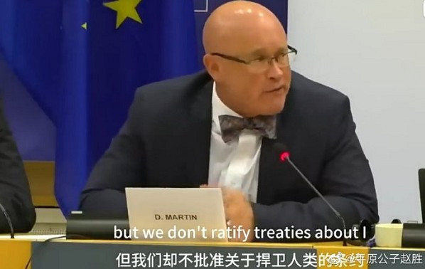 我觉得事情非常诡异，大家就像集体失忆了一样