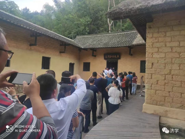 李克勤：当年唱“火车向着韶山跑”的人如今在干啥？