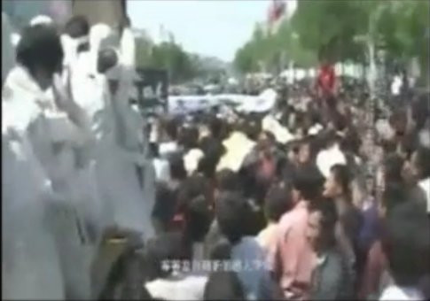  坐牢十三年，去世时百姓沿途祭拜，哭声动天