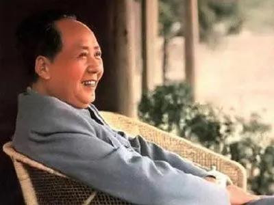 毛泽东走了？不，毛泽东还在！他就是我们，我们就是他！