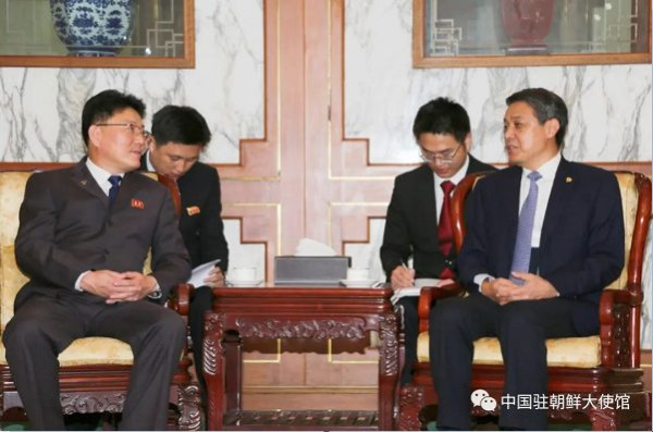 王亚军大使会见朝鲜对外经济相尹正浩