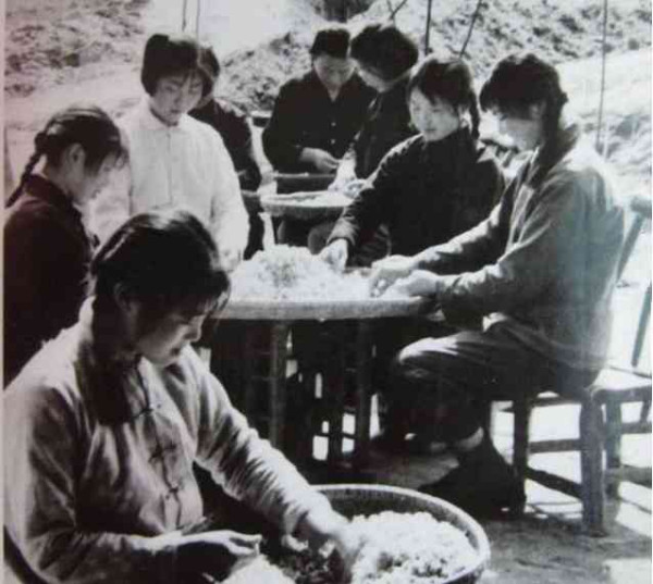 老照片：新中国70年代初期欣欣向荣的农村人民公社