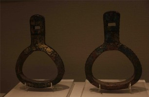 王忠新：一对“马镫”何以为顶级国宝？！