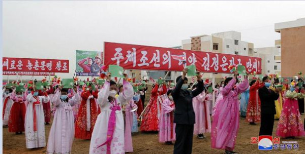 朝鲜江原道黄海南北道一些农村迎来乔迁之喜