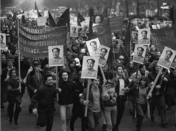 他什么都没有，除了我们