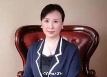 飞夺千亿矿权的神秘女主的传奇人生和背后的男人们