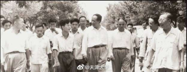 62年前，毛主席视察天津大学