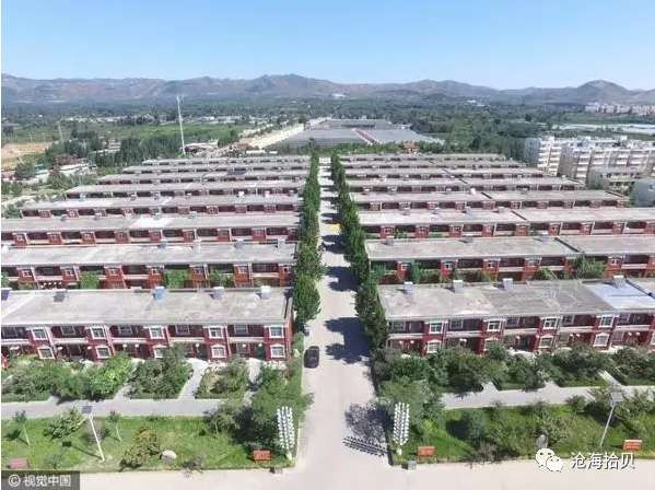 以毛泽东思想为指针坚定不移走社会主义道路的楷模