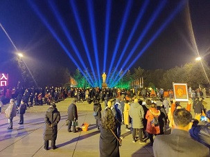 滚滚红潮在韶山——数万人隆重纪念毛主席诞辰127周年！