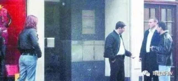 世界形形色色的性奴经历，揭秘性奴淫窟生活。你也许想不到，她们唯一见光的机会是卖淫...