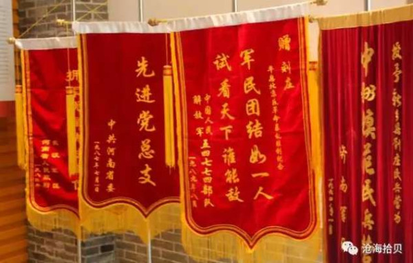 以毛泽东思想为指针坚定不移走社会主义道路的楷模