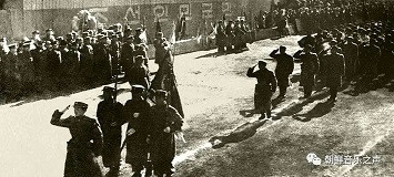 朝鲜人民军与阅兵式