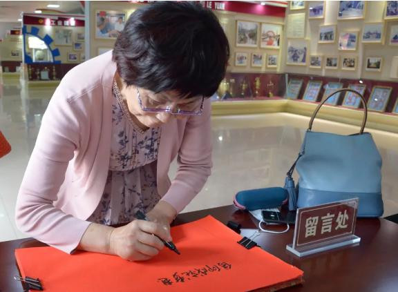 十多家省级以上媒体聚焦南街村