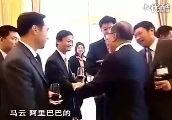 为什么李嘉诚对香港的动乱噤若寒蝉，却高调捐款舞蹈团？