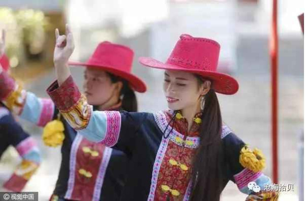 以毛泽东思想为指针坚定不移走社会主义道路的楷模