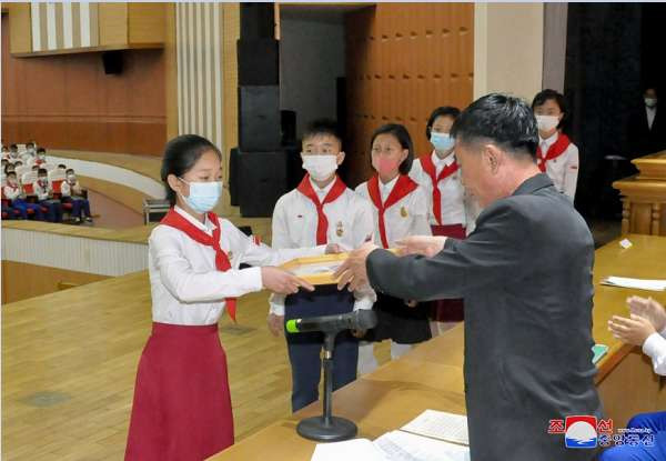 全国少年团员有意义地庆祝朝鲜少年团成立７７周年