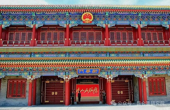 毛主席为什么只把中央军委和中宣部带进了中南海？