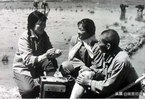 老照片:广阔天地把根扎 1968年到1985年遍布乡村的赤脚医生