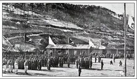 “毛主席万岁！志愿军万岁！”在联合国军战俘奥运会场响起