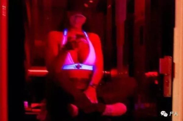 19岁女孩被卖当性奴，被要求每晚必须接待18个客人