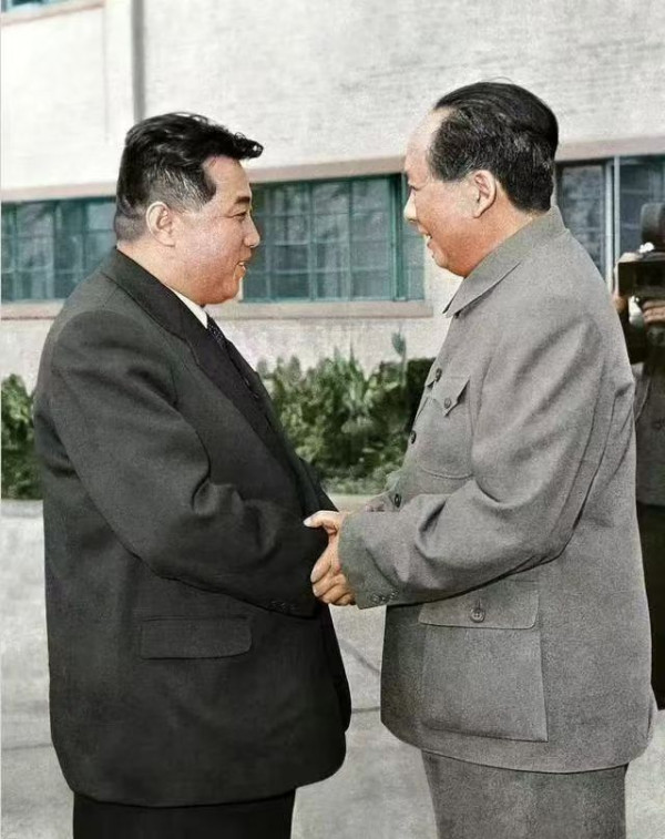 1963年5月29日，毛主席在武昌东湖客舍会见金日成一行