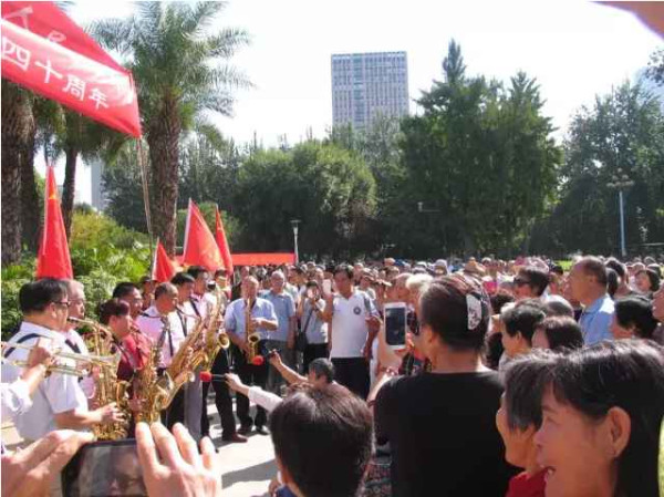 各地人民自发纪念毛主席逝世40周年