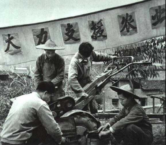 1975年农业学大寨，山东烟台地区农业机械化取得了可喜的成就