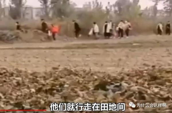 大老板对逃离富士康的员工百般辱骂，而老百姓却对他们提供饮食，你还不懂亲不亲阶级分吗？！