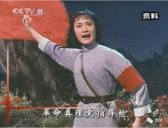 样板戏《杜鹃山》提出真问题：为什么砸开的铁镣又戴上？