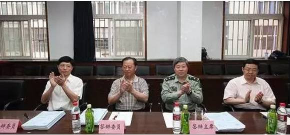 羽龙禁： 纪念人民教师艾跃进教授