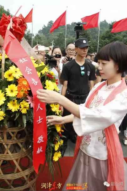 各地人民自发纪念毛主席逝世40周年