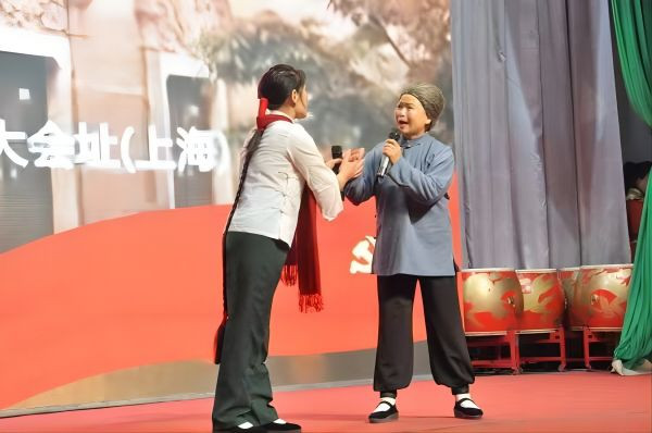 濮耐股份环保耐材事业部·新密市红色文化促进会举行庆祝毛主席诞辰130周年文艺汇演