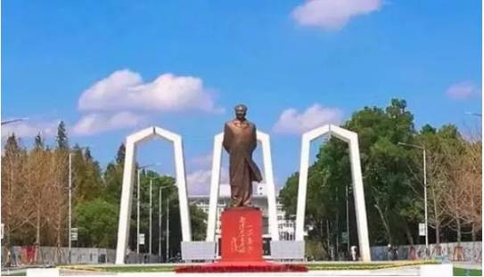 CCTV报道毛泽东思想的“铁杆粉丝”