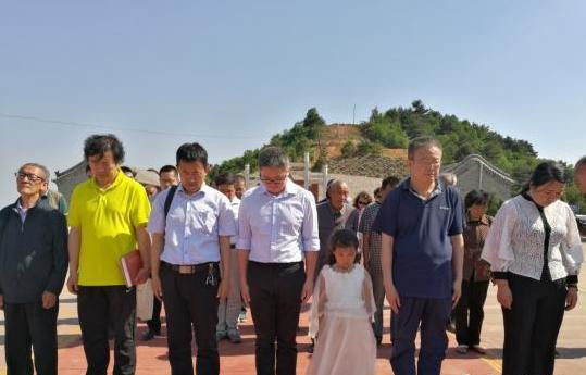 左权外孙沙峰等千人山西纪念左权牺牲75周年