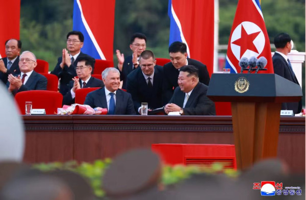 朝鲜庆祝祖国解放80周年大会隆重举行 金正恩出席