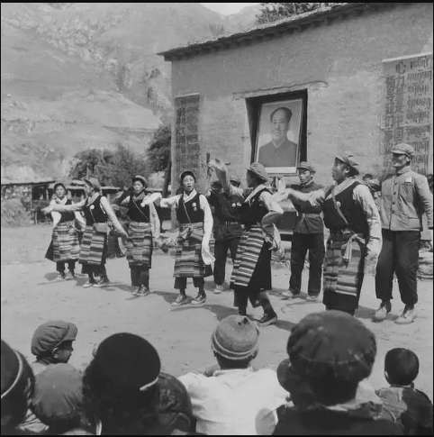 亲不亲，阶级分