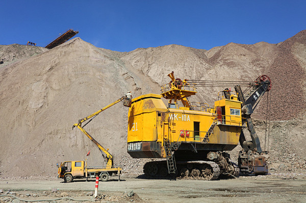 王忠新:“白云”深处看稀土