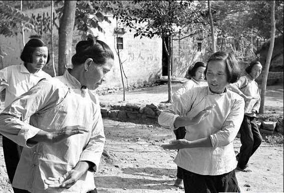 发展体育运动增强人民体质 看我国五十年前的体育运动会老照片