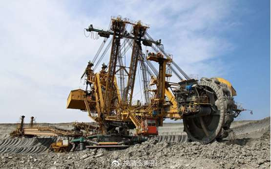 飞夺千亿矿权的神秘女主的传奇人生和背后的男人们