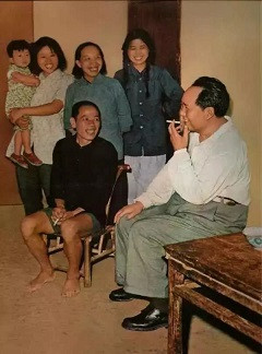 毛主席逝世44周年丨不忘初心，人民永远怀念您！