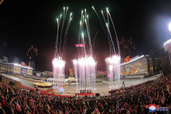 庆祝伟大的祖国解放战争胜利70周年阅兵式隆重举行