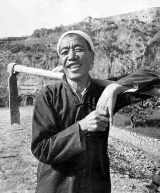 毛主席为何提拔一个农民当总理？终于明白了！