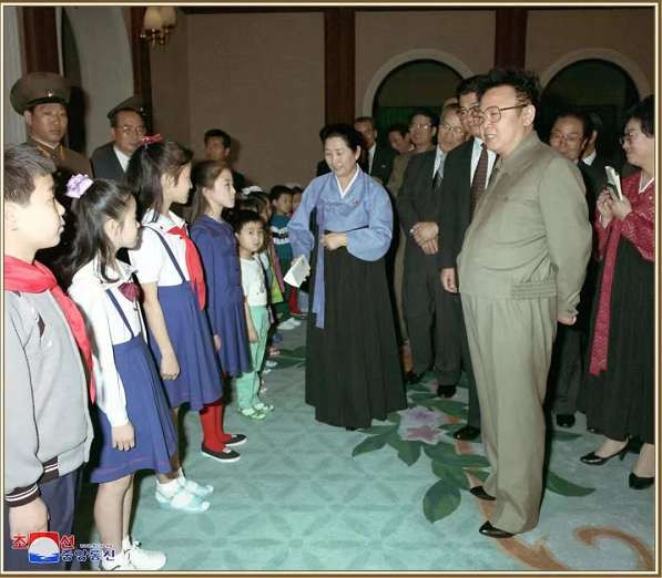 为了人民的幸福——在伟大领导者金正日同志诞辰81周年之际