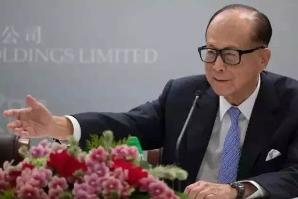 为什么李嘉诚对香港的动乱噤若寒蝉，却高调捐款舞蹈团？