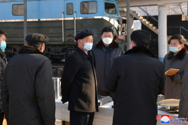 朝鲜党和政府领导干部赴国民经济重要部门勉励工作人员和劳动群众